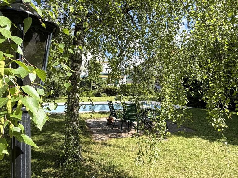 Außenbereich / Eigengarten mit Outdoor-Pool