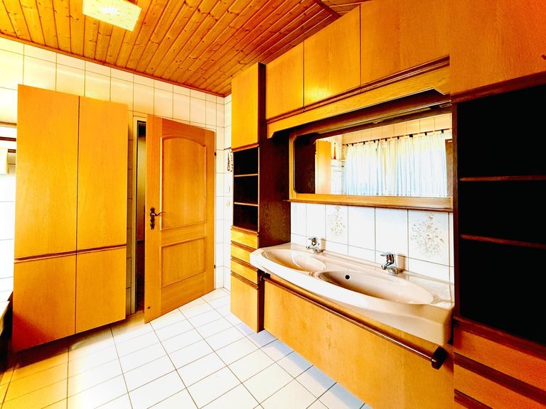 Badezimmer - geräumig mit Doppelwaschtisch....