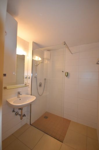 Badezimmer - Kleines 2 Zimmer Appartement mit PKW-Stellplatz Miete Grödig Salzburg