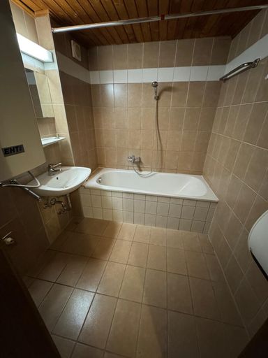 Badezimmer - Kleines 2 Zimmer Appartement mit PKW-Stellplatz Miete Grödig Salzburg