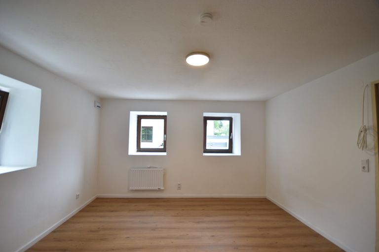 Schlafzimmer - Kleines 2 Zimmer Appartement mit PKW-Stellplatz Miete Grödig Salzburg