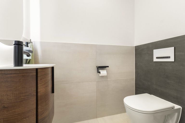 separates WC
