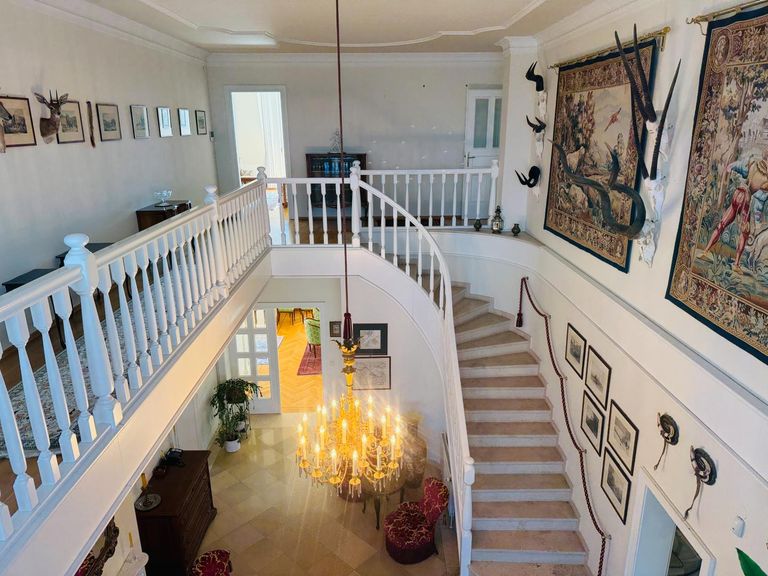 OG Balustrade mit Ausgang auf den Balkon