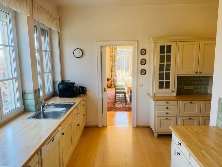 EG Küche mit Speisekammer