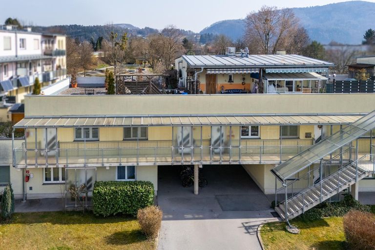 Luftaufnahme Zugangsbereich und Terrasse