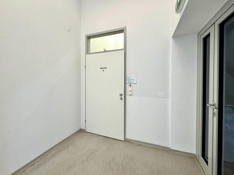 Eingangstüre zum Büro