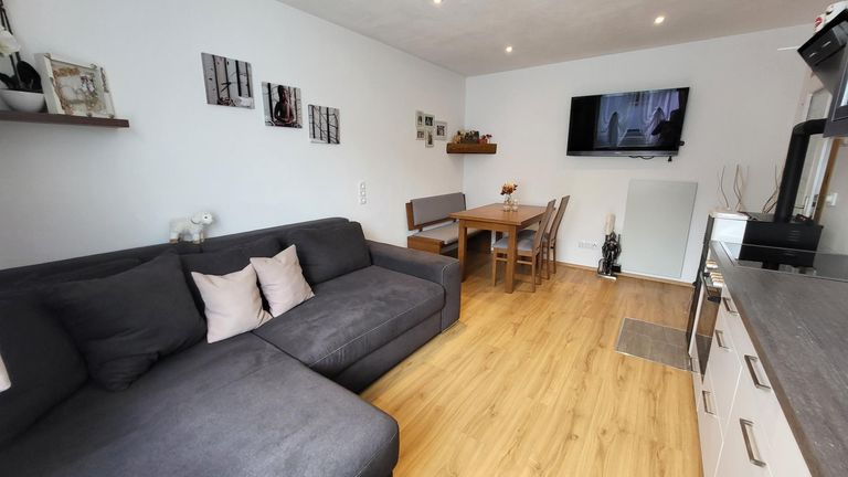 Küche mit Wohn-Essbereich