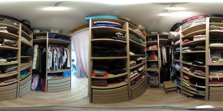 Begehbarer Schrank
