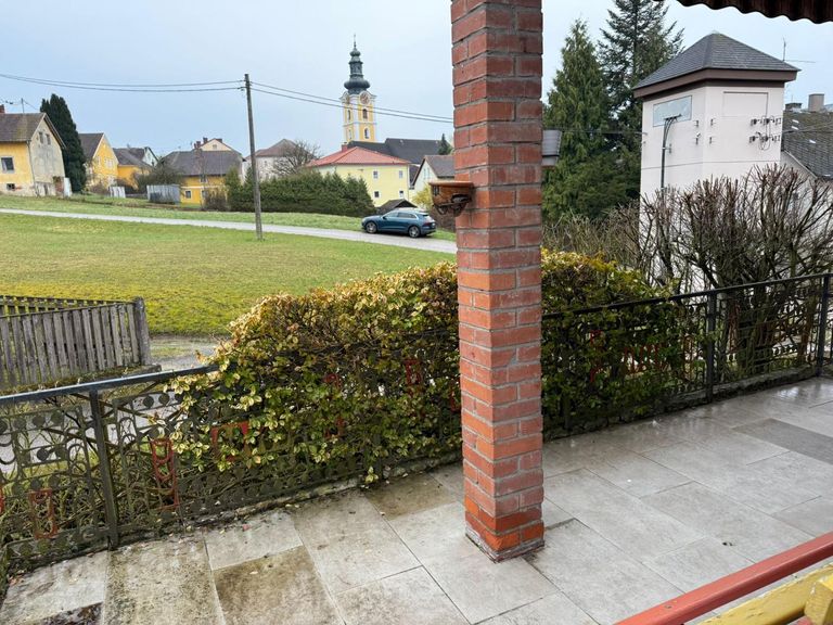 Wohnzimmer-Terrasse mit Blick Ortszentrum