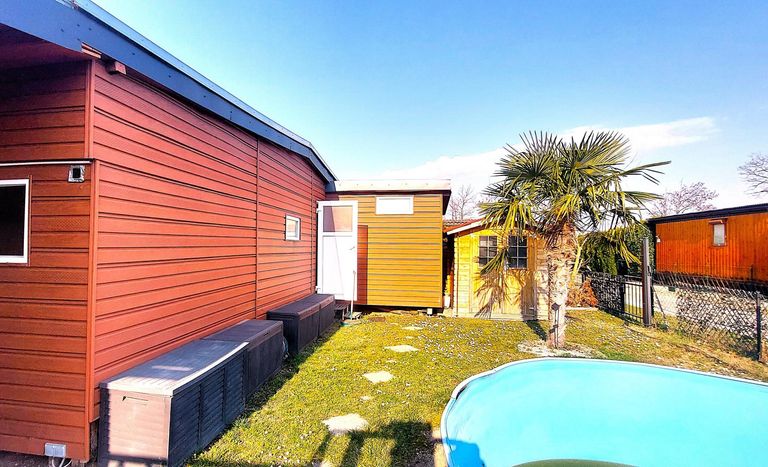 Mobilheim vom Garten