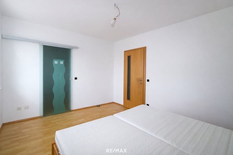 Schlafzimmer mit Schrankraum