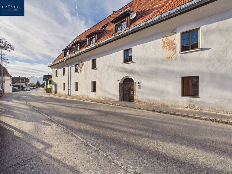 Seitenasicht und Haupteingang - Pic 1