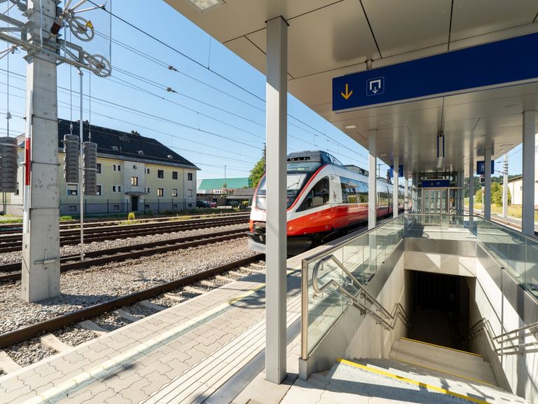 Bahnhof fußläufig erreichbar