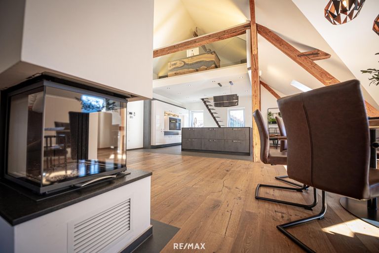 Der Kamin sorgt für behagliche Wärme...