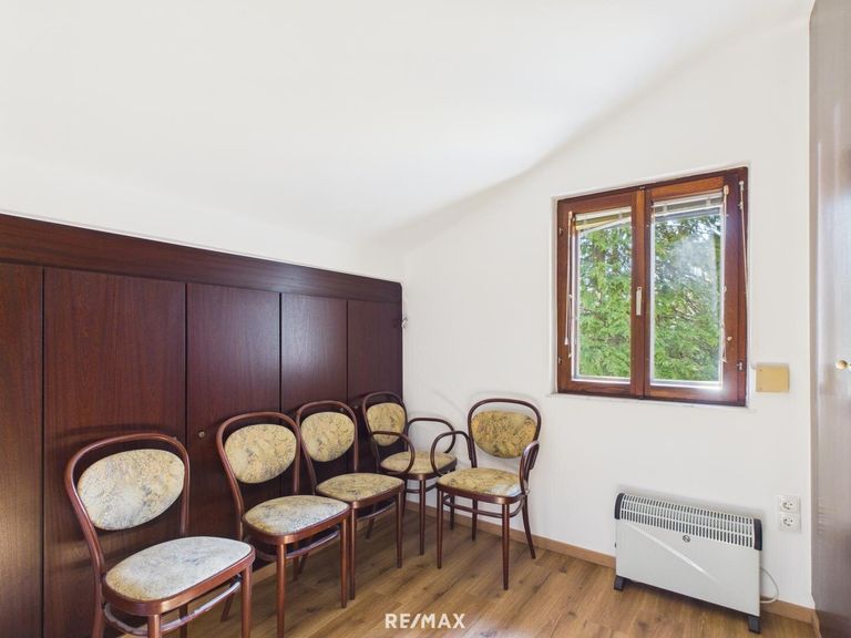 Zimmer / Garderobe OG