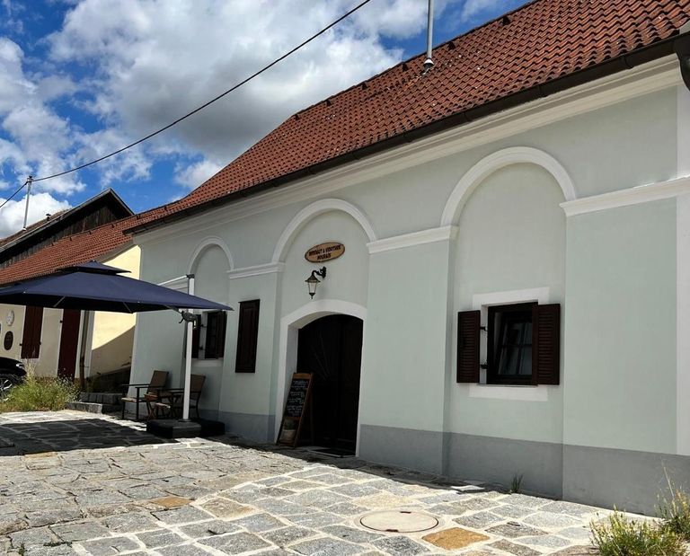Keller außen