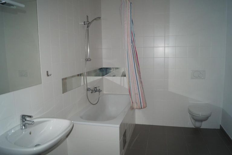 4. Badezimmer mit Wanne