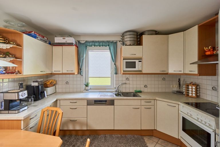 Küche mit Essbereich