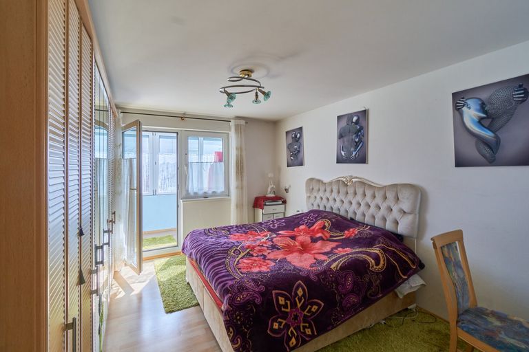 Erstes Schlafzimmer