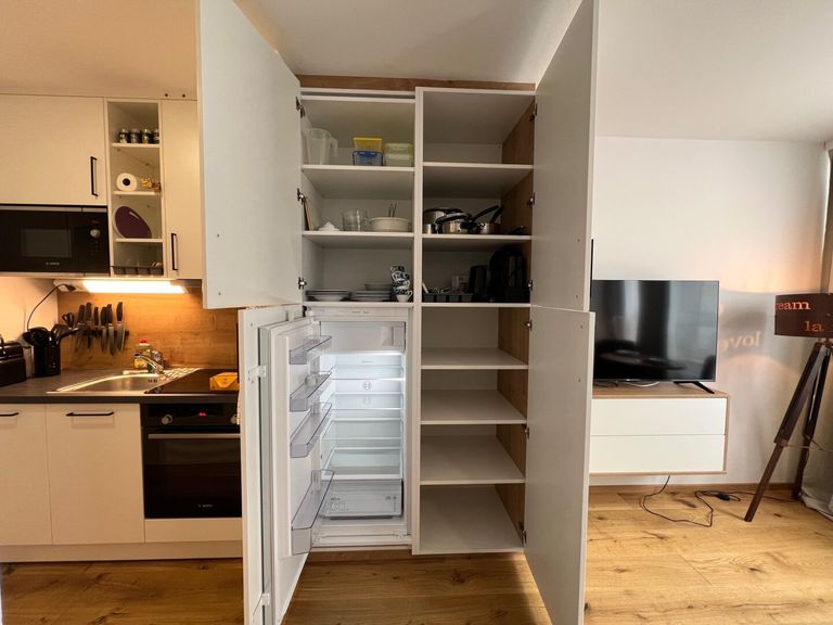 Kühlschrank/Kleiderschrank