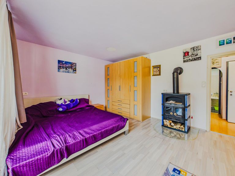 Schlafzimmer 1