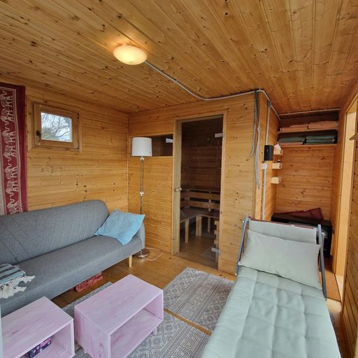 Entspannungsraum Sicht zur Sauna