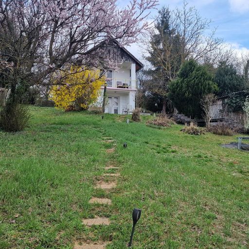 Weg von der Plattform zum Haus