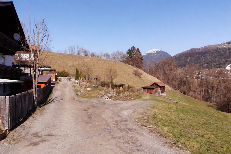 Zufahrtsstraße allgemein zum Grundstück von der Dorfstraße