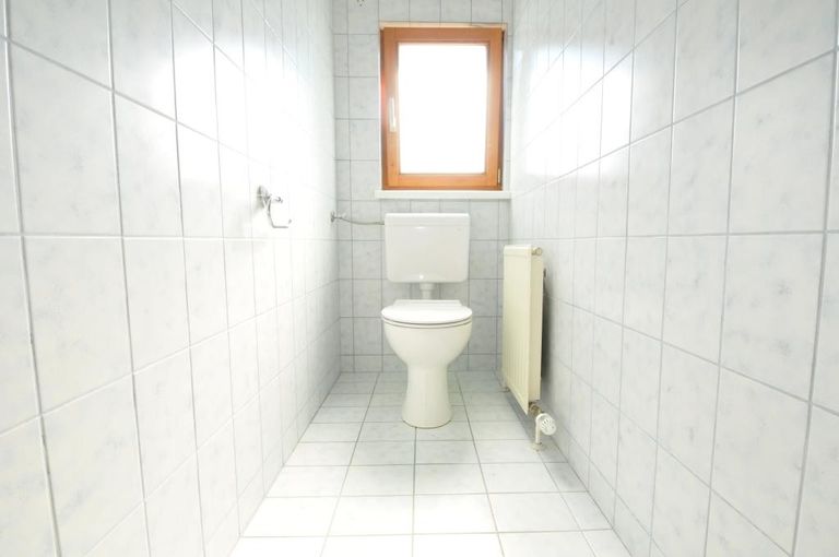 Toilette mit Fenster