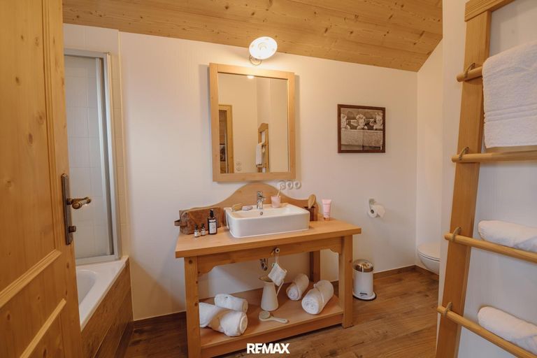 Haus Grundlsee plus Eibenwald11_Badezimmer1OG_Wann