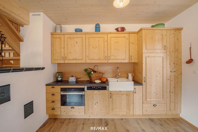 Haus Grundlsee plus Eibenwald11_Küche_Kamin(c)NDZ