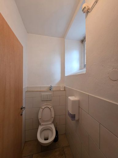 Nassereith - Geschäftsfläche - WC