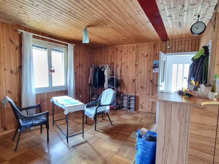 Wohnraum mit offener Küche