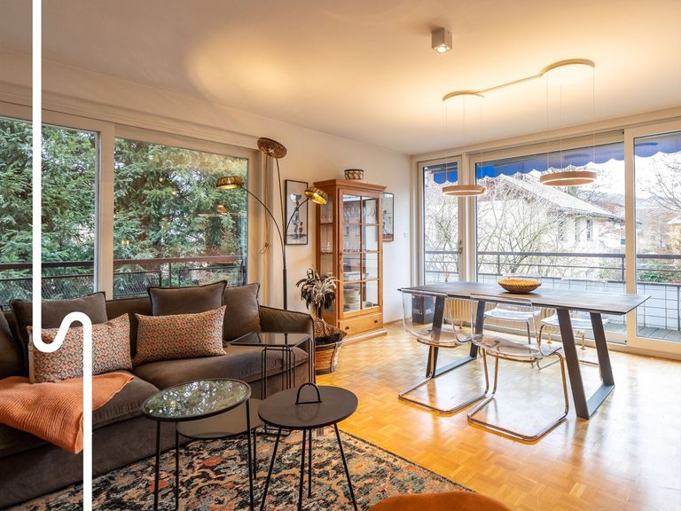 Helles Wohn- und Esszimmer