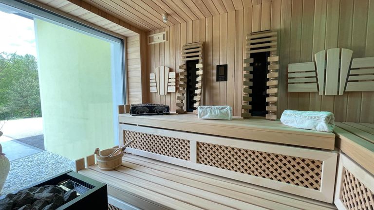 Sauna mit Blick in den Garten