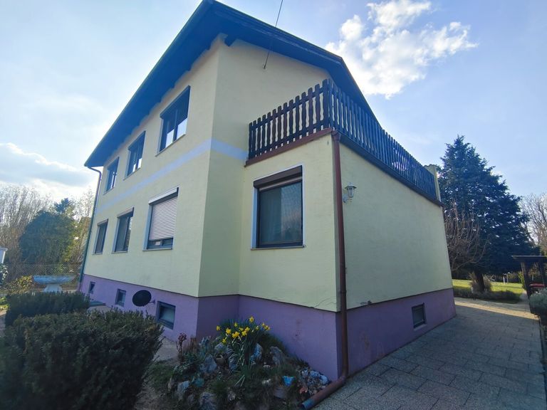 Aussenansicht mit Balkon