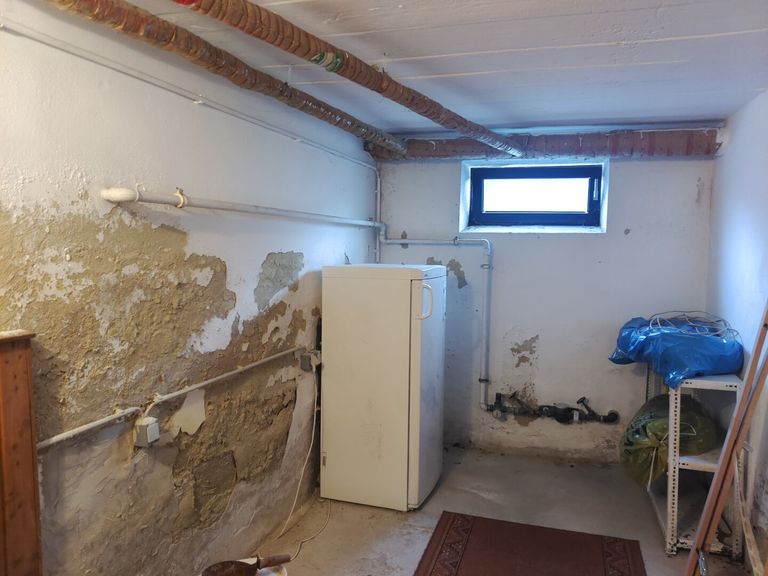 Keller mit Hauptwasseranschluß