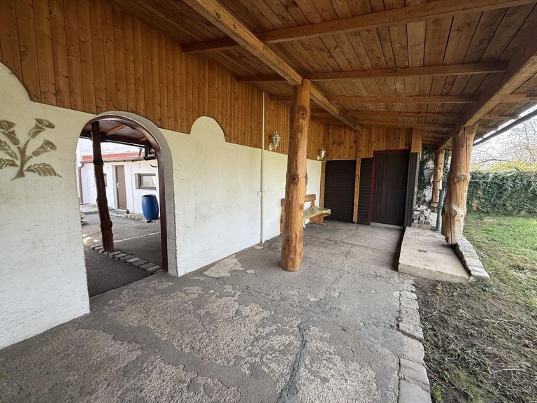 überdachte Terrasse Gartenseite