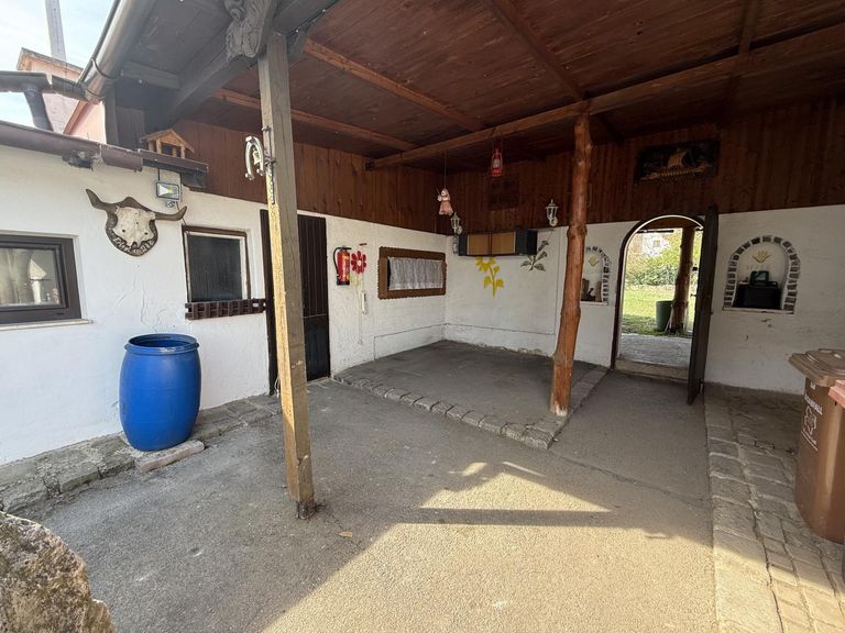 überdachte Terrasse Hofseite