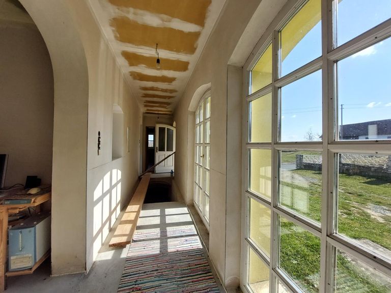 freundlicher, sonnendurchfluteter Vorraum