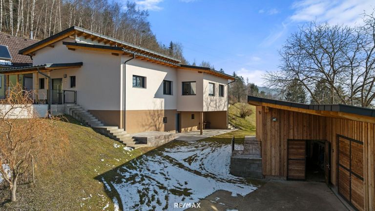 Haus und Stallgebäude