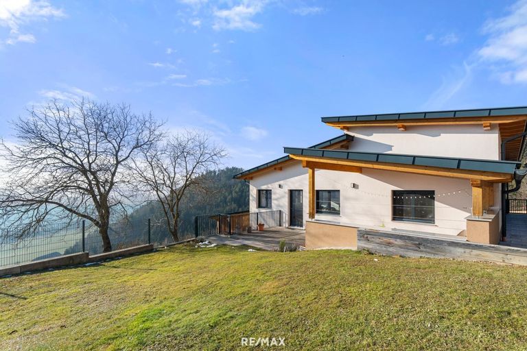 Haus samt Terrasse und Garten