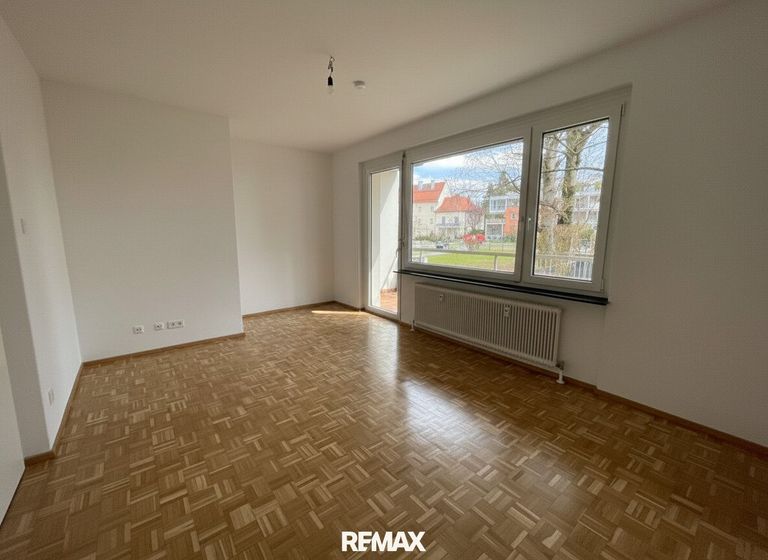 Wohnzimmer mit Zugang Loggia