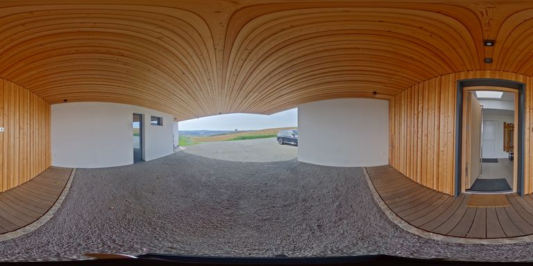 zweiter Eingang und Autoabstellplatz