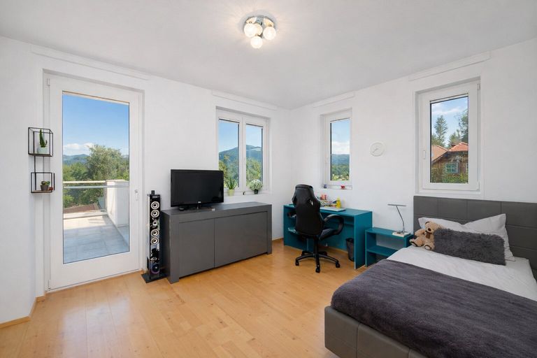 Kinderzimmer mit Terrassenzugang