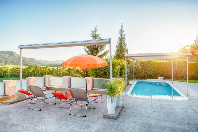 Poolbereich ohne bereits durchgeführte Neuerungen