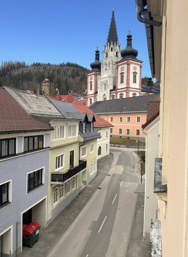 Aussicht Volksschulgebäude Richtung Basilika