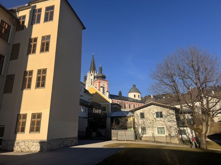 Südansicht mit Blick auf Basilika
