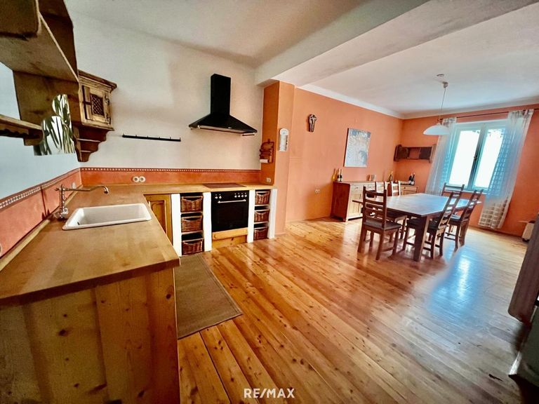 Küche mit Essbereich