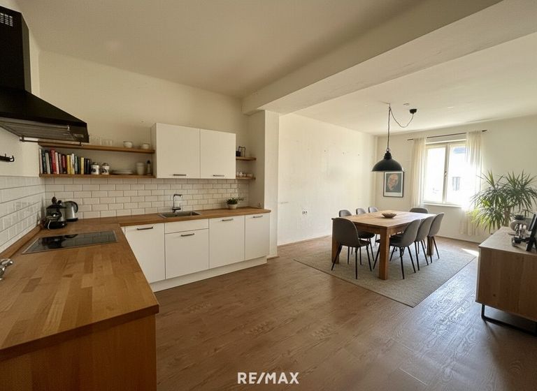 Küche mit Essbereich _ KI-generiert